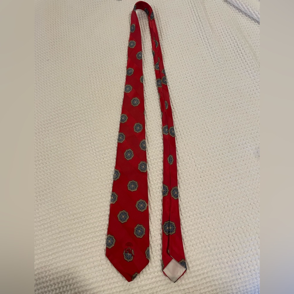 Vintage Countess Mara silk tie.